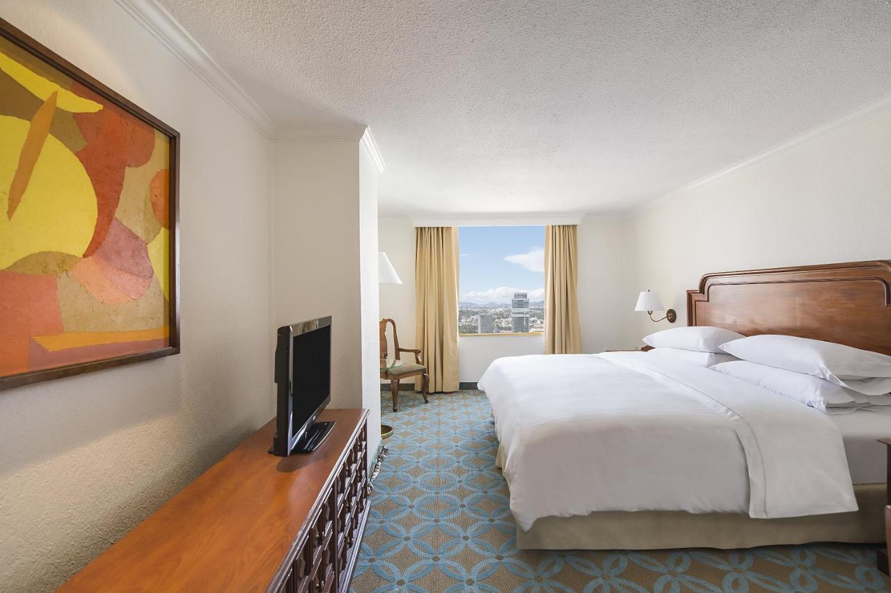 Fiesta Americana Reforma Мехіко Екстер'єр фото A guest room at the Hilton San Francisco