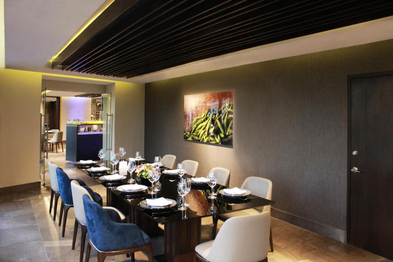 Fiesta Americana Reforma Мехіко Екстер'єр фото A private dining room at the restaurant