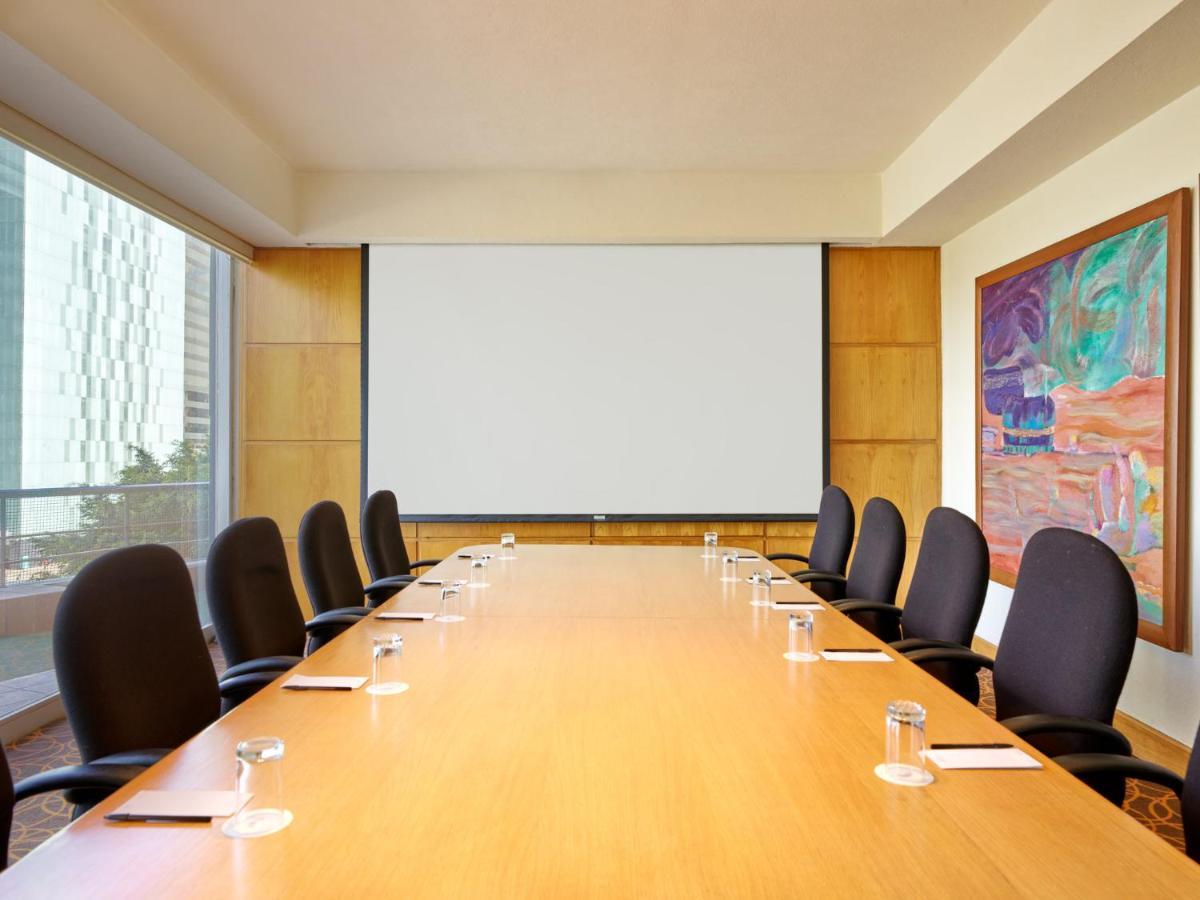 Fiesta Americana Reforma Мехіко Екстер'єр фото A boardroom at a hotel