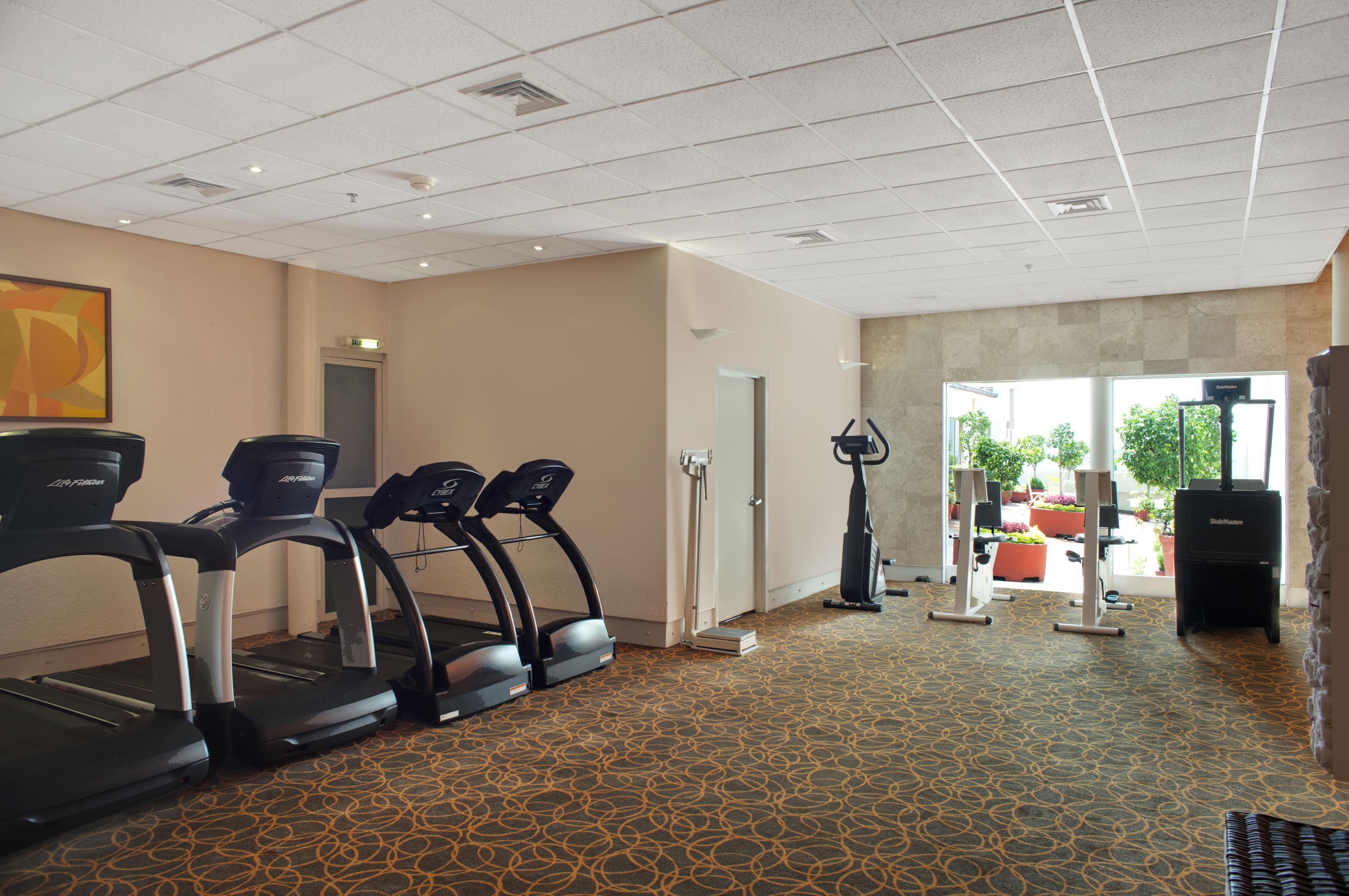 Fiesta Americana Reforma Мехіко Екстер'єр фото The gym at the hotel