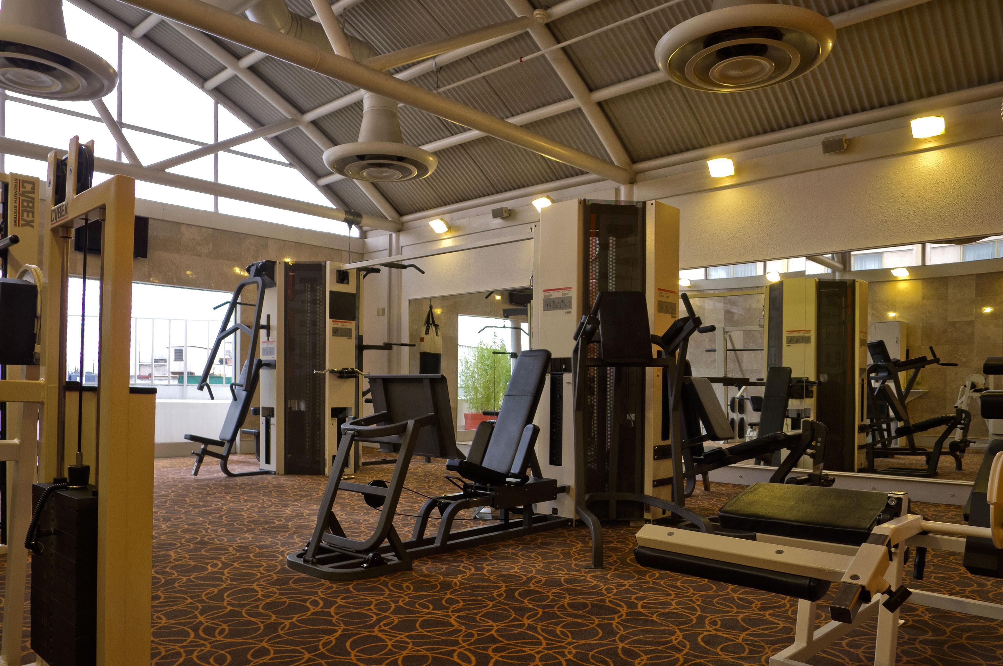 Fiesta Americana Reforma Мехіко Екстер'єр фото The gym at the hotel