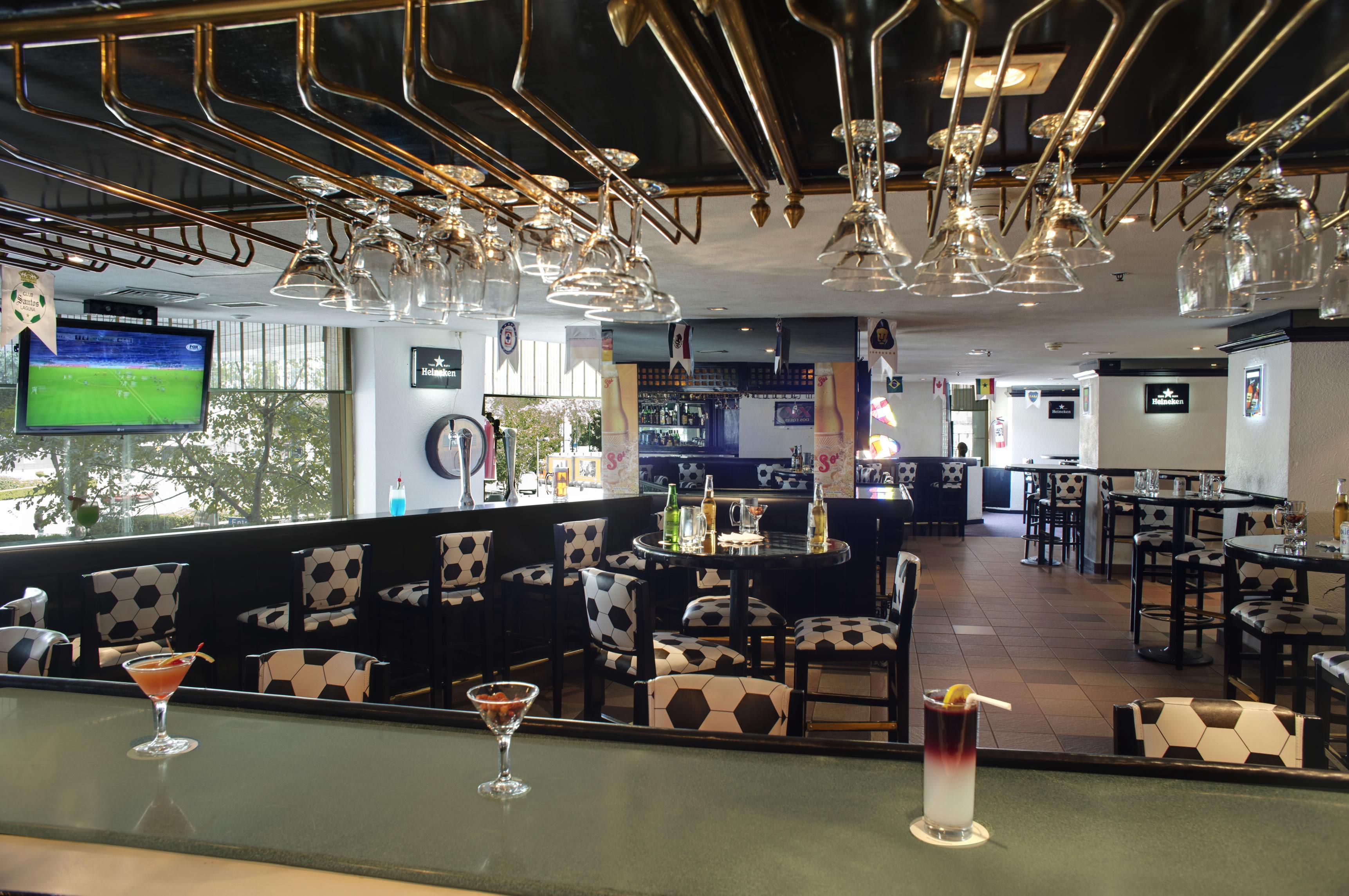 Fiesta Americana Reforma Мехіко Екстер'єр фото The interior of the bar